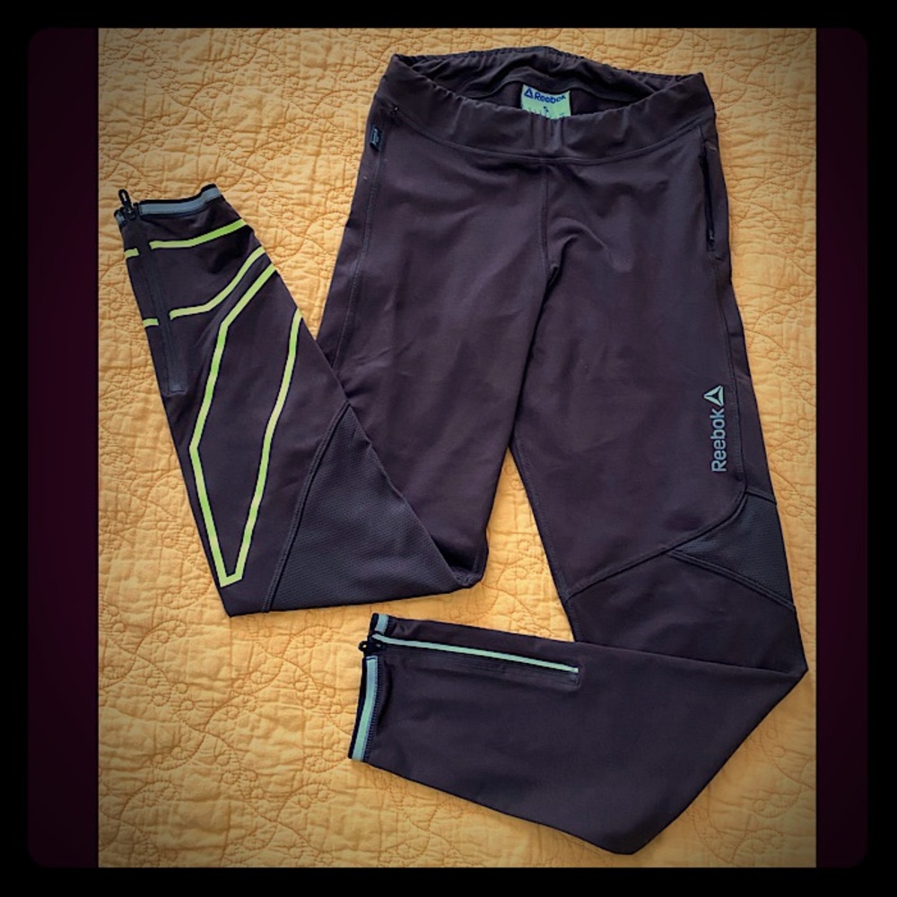 Reebok Women’s tight leggings Small Size 💙